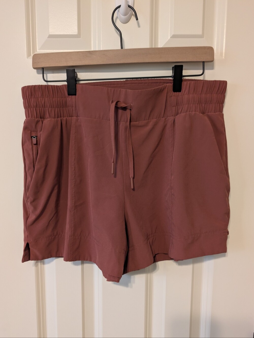 All in Motion Women’s Medium Rust High Rise Athletic Shorts Zip Pocket